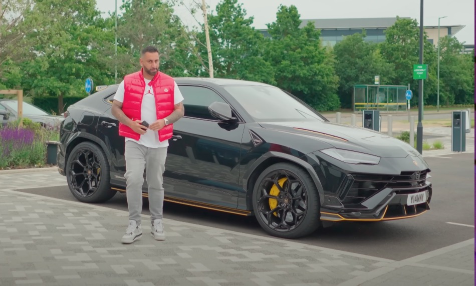 Yiannimize spends £550K on a brand new Lamborghini