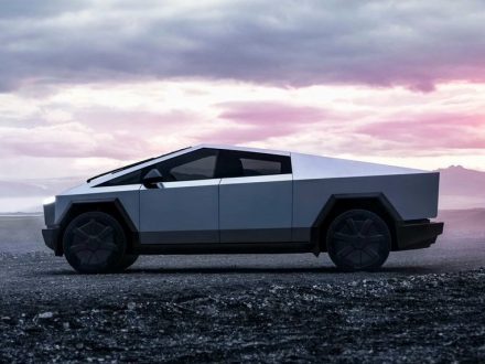 Tesla Cybertruck - Lunar Stance