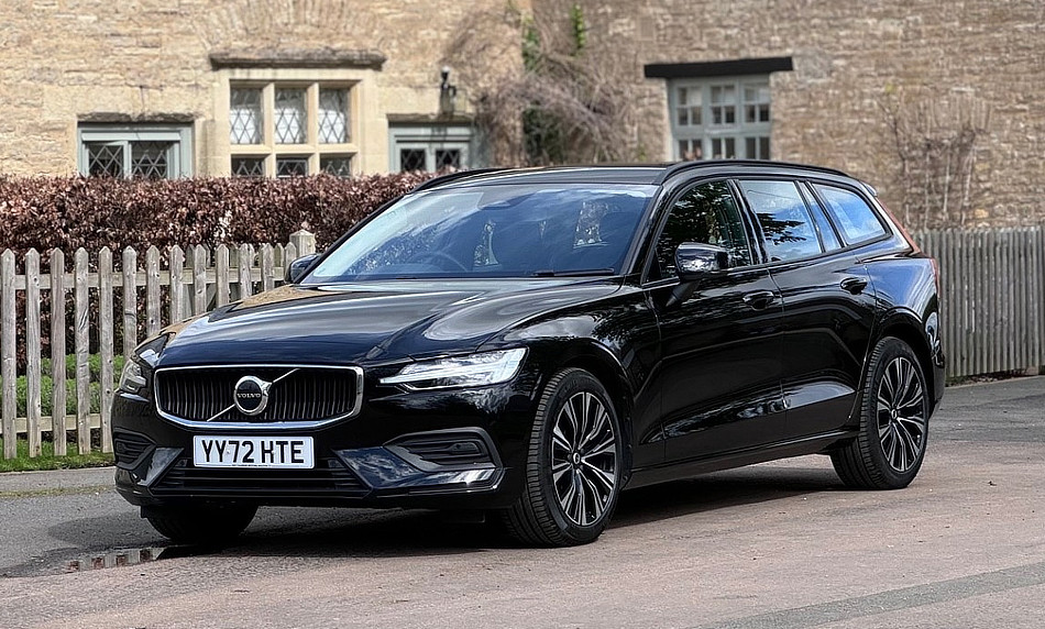 Long term Review - Volvo V60 Core Edition - Master Stance