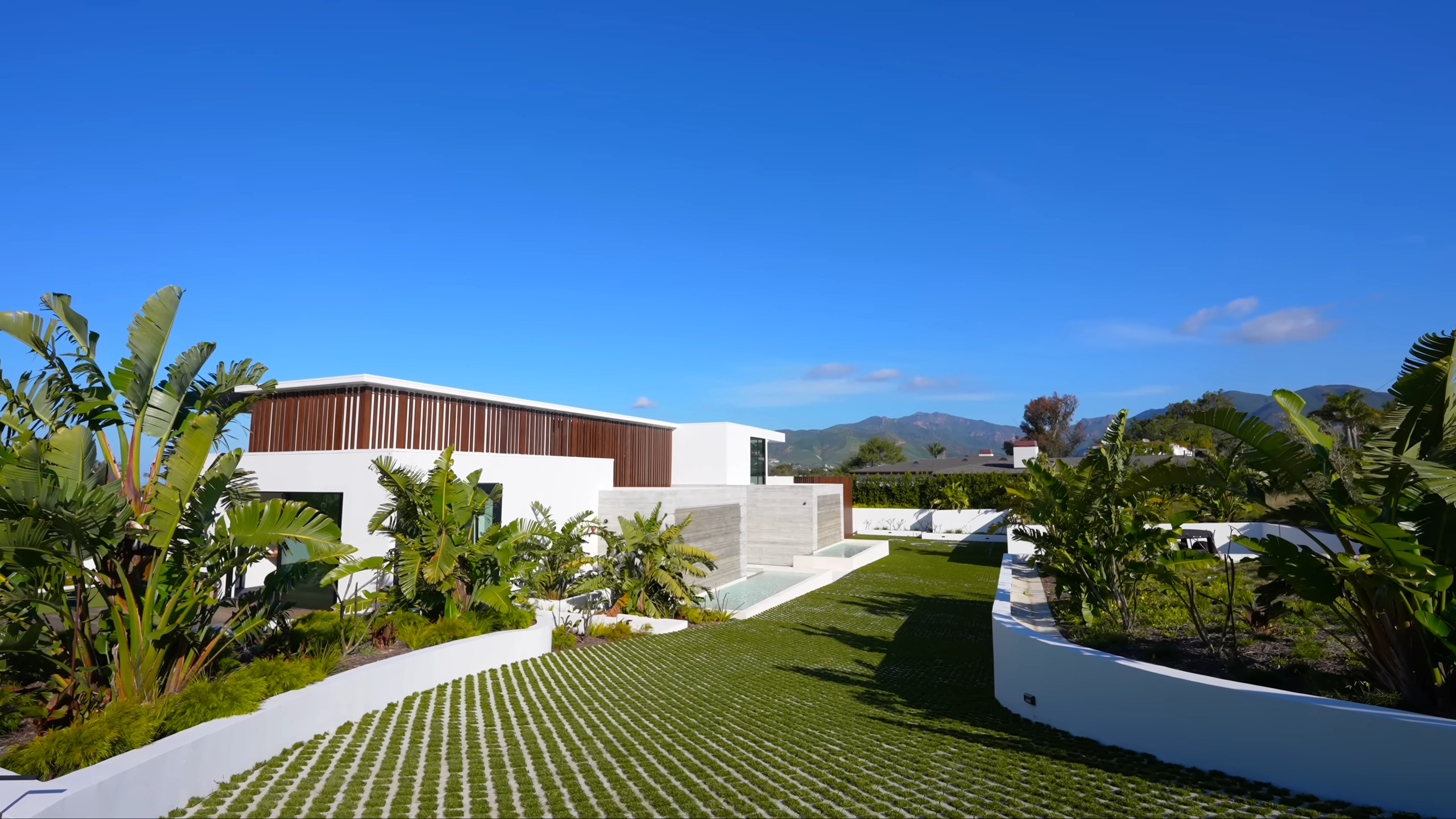 Hyperstyle: Enes Yilmazer Tours A Stunning Malibu Super mansion