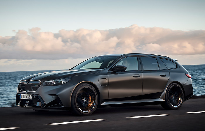 2024 M5 Touring - Speed Stance