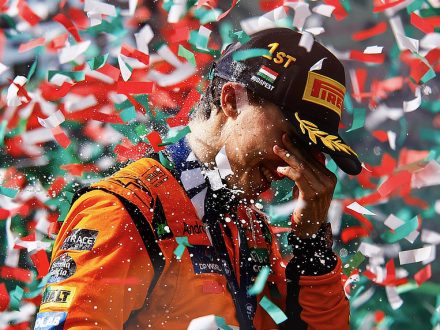 Oscar Piastri signs long term contract with McLaren