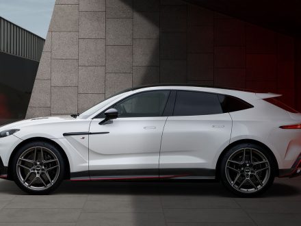 Aston Martin DBX S - Master Stance