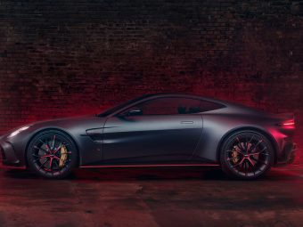 Aston Martin Vantage S - Master Stance