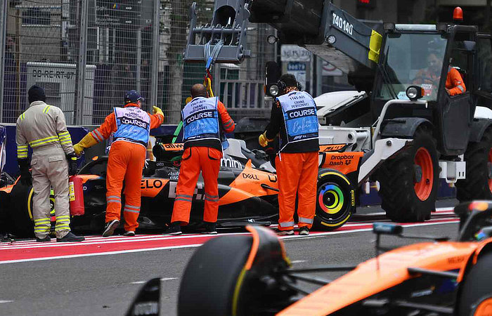 2025 Azerbaijan Grand Prix -Oscar Piastri crashes out on lap one