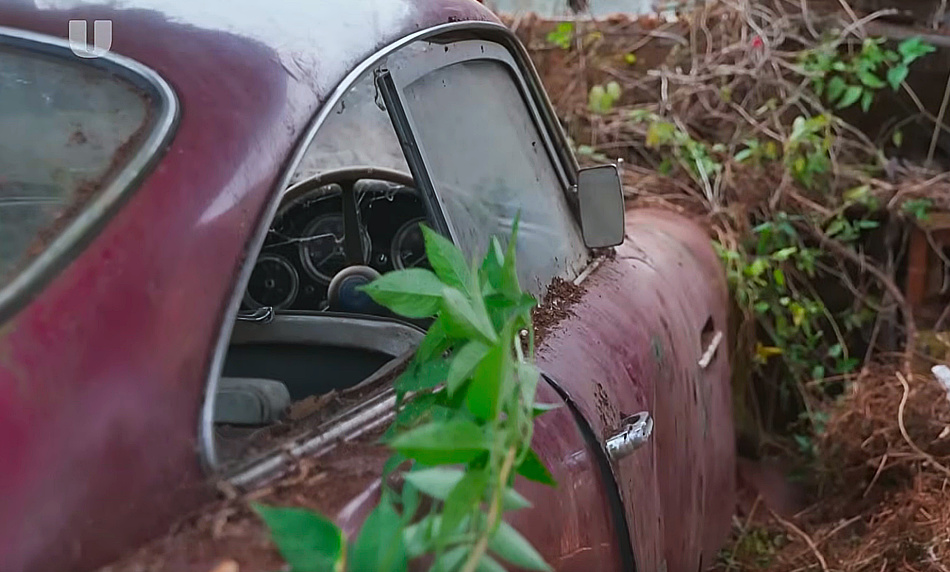 Restoring a rotting Aston Martin DB4 Barn Yard Find