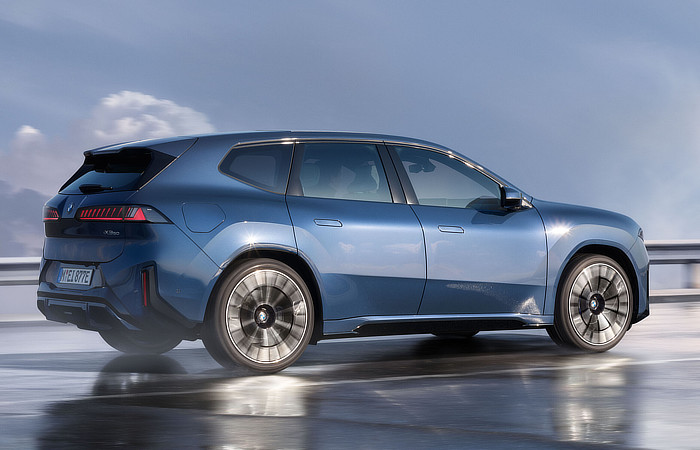 Neue Klasse BMW iX3 - Stancing in the rain