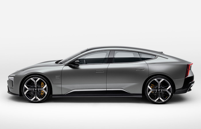 Polestar 5 - Grand Tourer - Side Stance