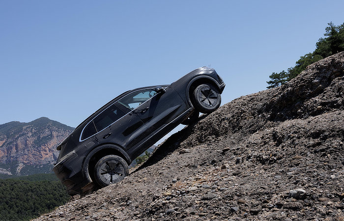 Porsche Cayenne EV Testing - Cliff Hanger