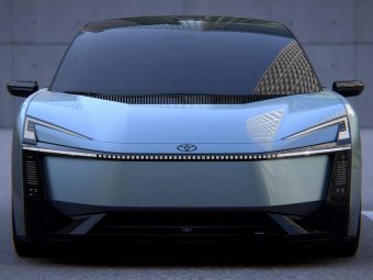 Toyota Corolla Concept - Master stance