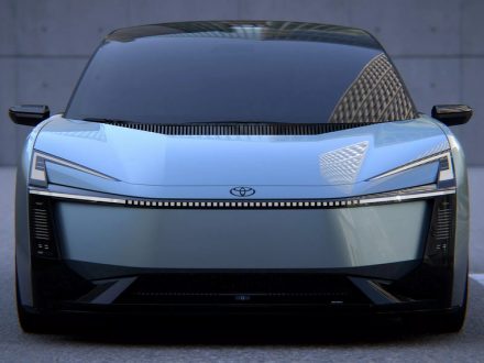 Toyota Corolla Concept - Master stance