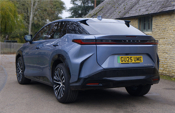 Lexus RZ300e apžvalga – 004