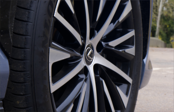 Lexus RZ300e apžvalga – 007