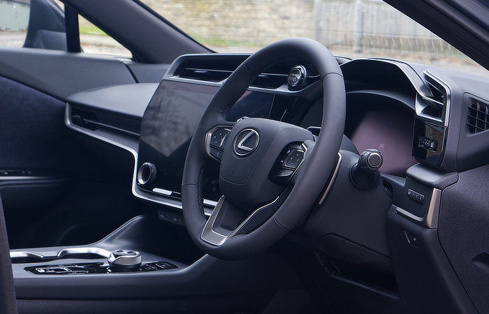 Lexus RZ300e apžvalga – 009