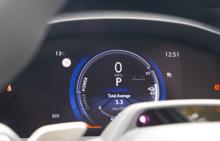 Lexus RZ300e apžvalga – 014