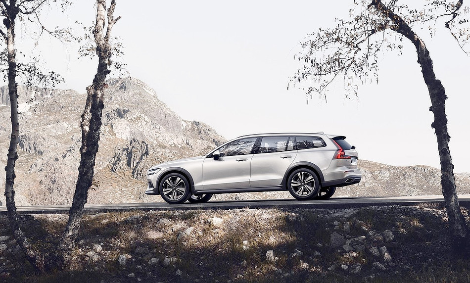 Volvo America Discontinues The V60 Cross Country