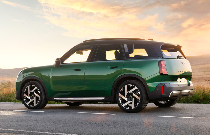 Mini Countryman EV - 2026 update - Stance