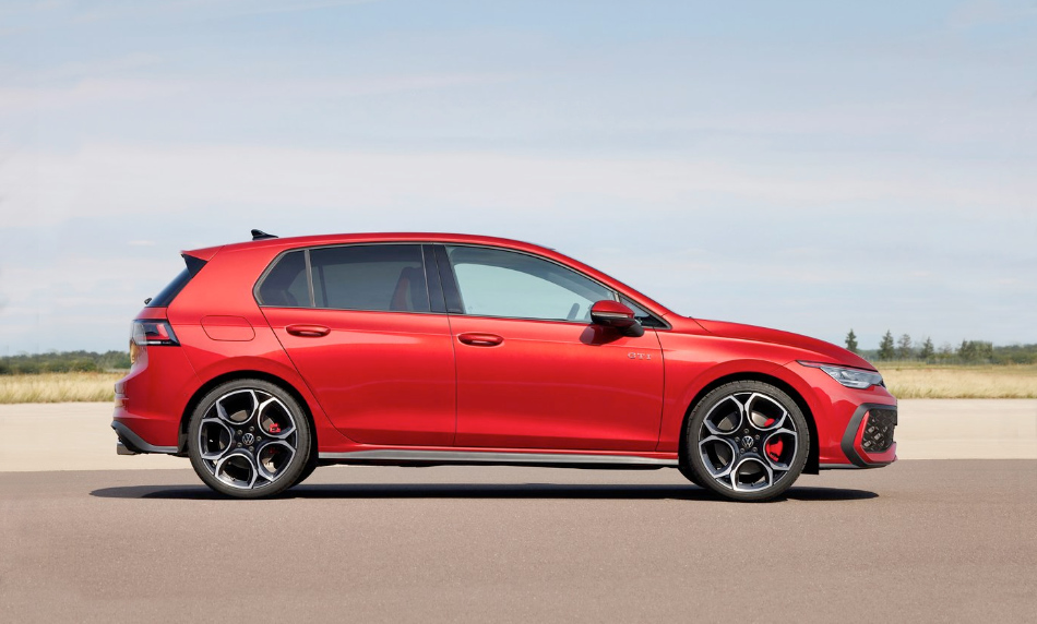 Di Number 1 Best Seller - Golf Tops UK's most bought new car in 2025