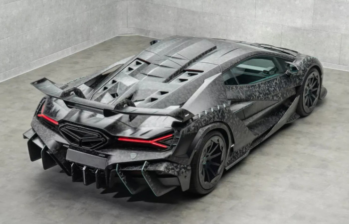 Epstein Class Lamborghini Revuelto - Stanced