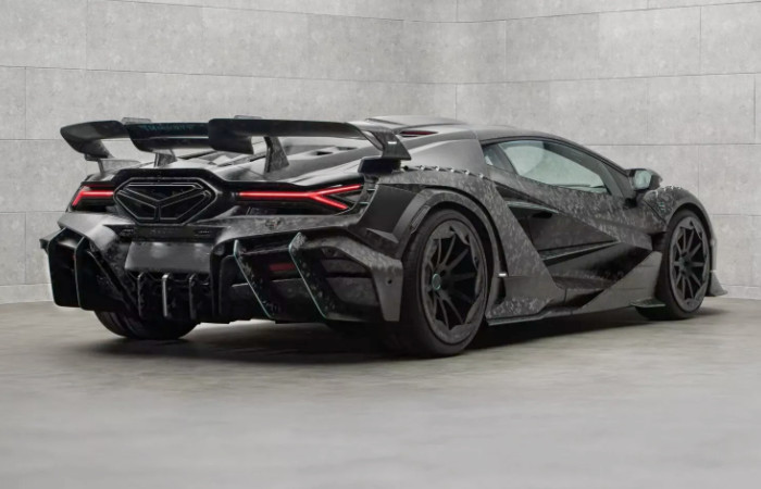 Epstein Class Lamborghini Revuelto - Stancing