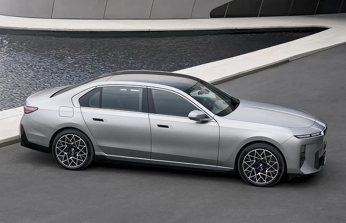 2026 BMW 7 Series Update - Lake Stance