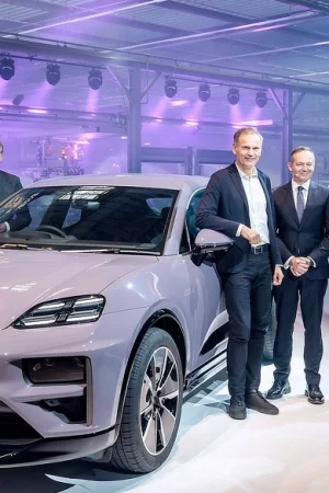 Porsche Mcan - Phase To Black