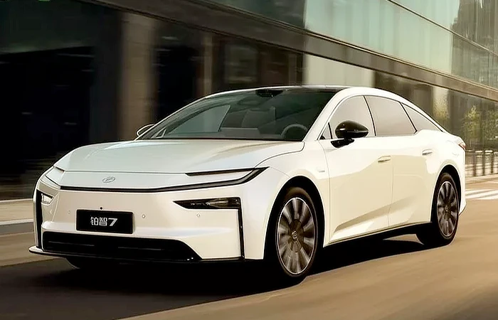 Toyota BZ7 EV - City Stancing