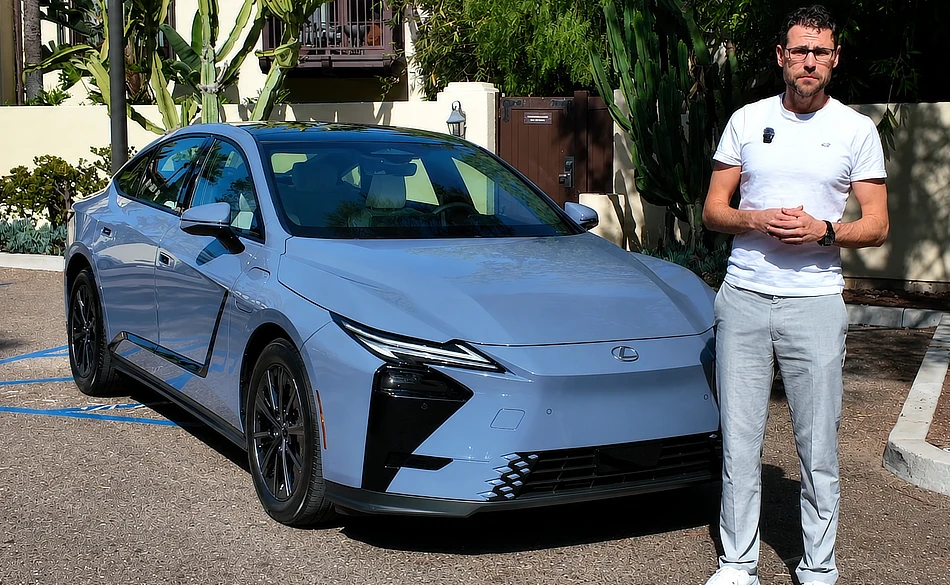 Autogefhul Inspects the New Lexus ES Sedan... in 4K and fullscreen