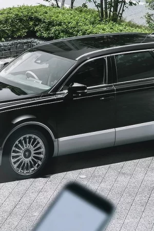Toyota Century SUV - Master