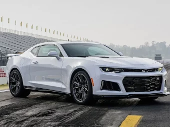 Camaro V8 Power - Track Stance
