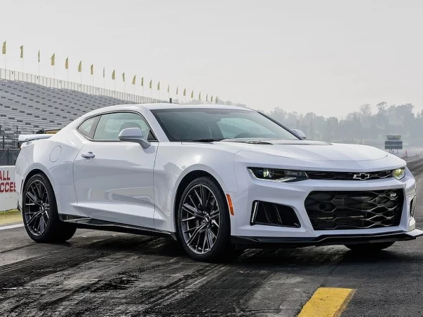 Camaro V8 Power - Track Stance