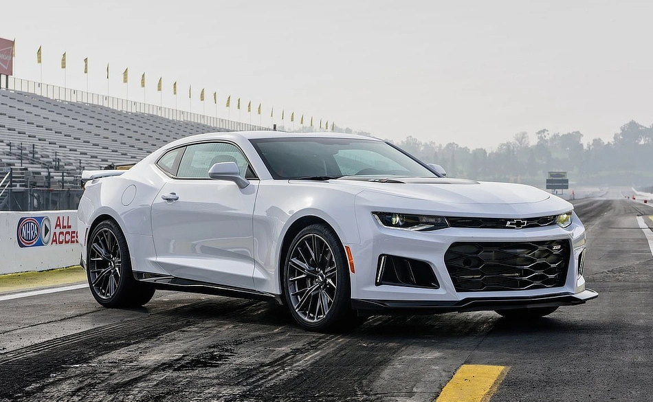Camaro V8 Power - Track Stance