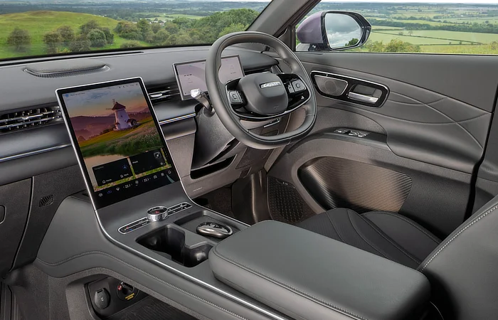 Lepas L8 Interior