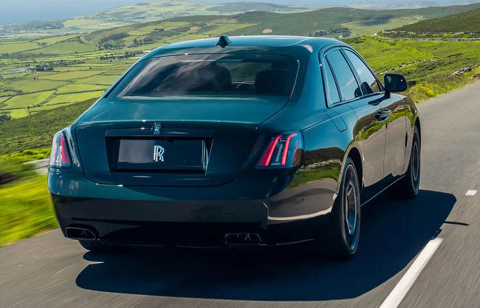 Rolls Royce Black Badge Ghost - Motion Stance