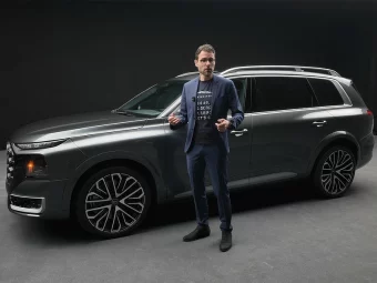 Audi Q9 - Drive To Survive