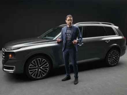Audi Q9 - Drive To Survive