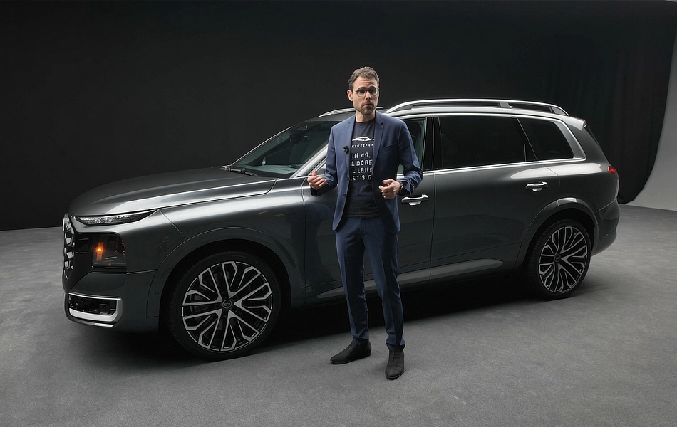 Audi Q9 - Drive To Survive