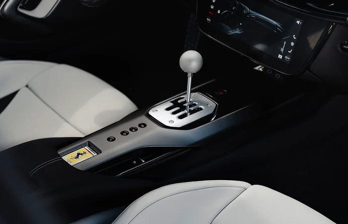 Ferrari 12Cilindri Manuale - The stick of power