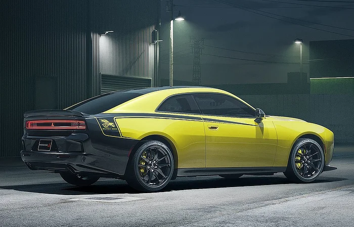 DODGE CHARGER SUPER BEE LAUNCH EDITION - STANCE