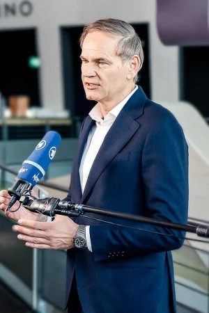 Volkswagen CEO to confront workers over cuts