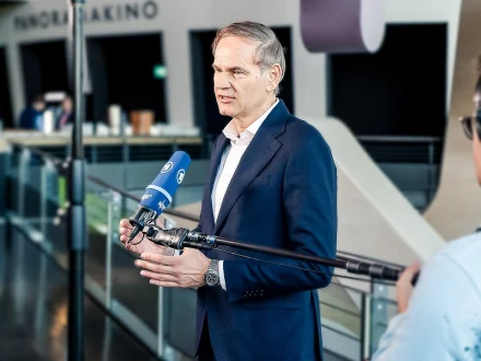Volkswagen CEO to confront workers over cuts