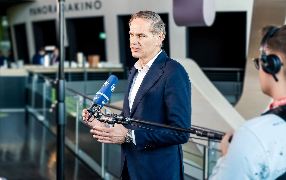 Volkswagen CEO to confront workers over cuts