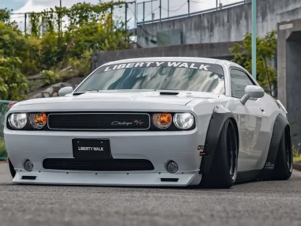 Dodge Challenger by Liberty Walk - Master