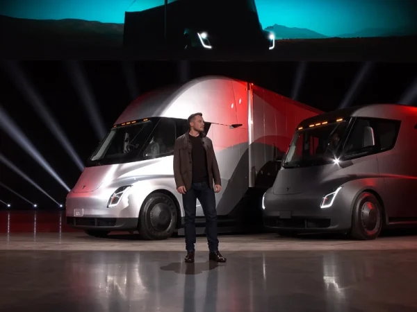 Elon Musk launches the Tesla Semi