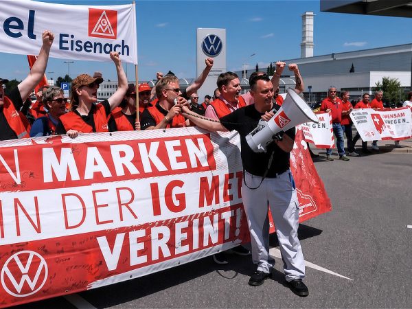 IG Metal Union protests VW job cuts