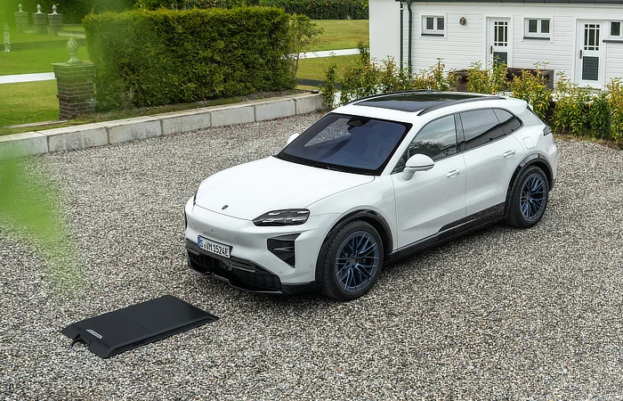 United Colours of Porsche Cayenne - Wireless charging