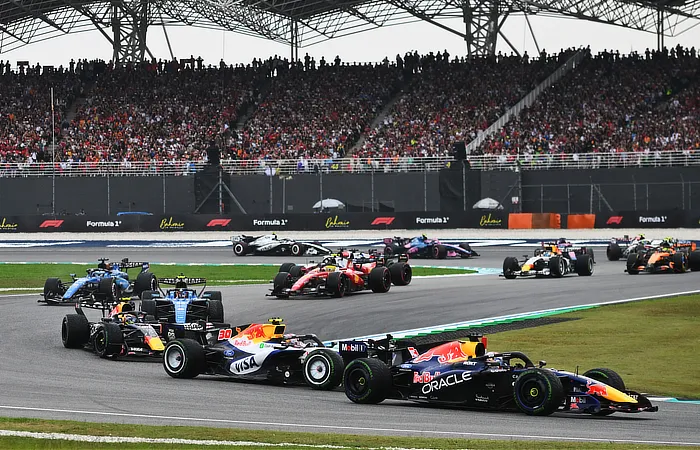 2026 Bahrain Grand Prix - opening lap