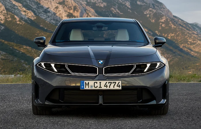 BMW i3 Sedan - Face Off
