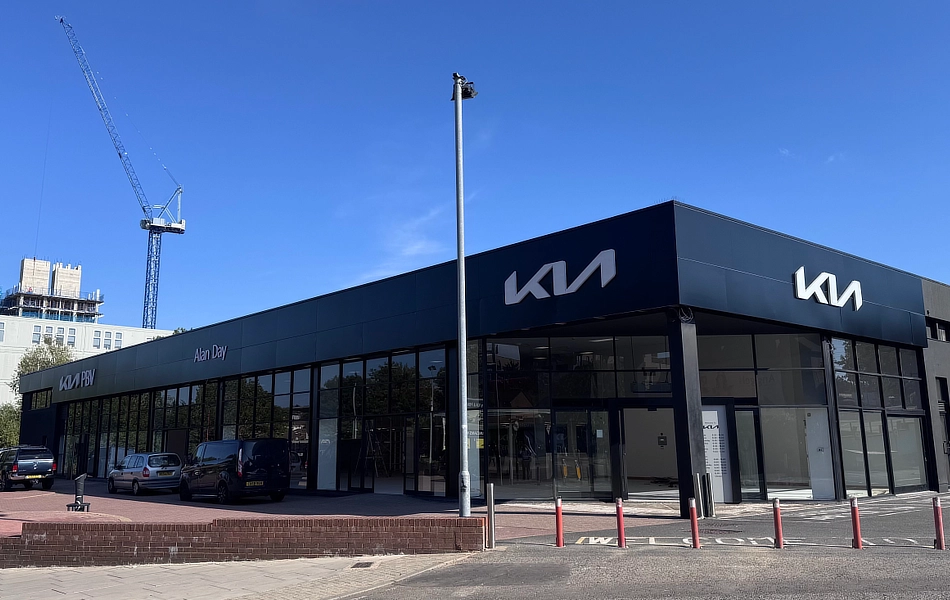 Kia President Opens State-of-the-Art New Alan Day Showroom in West Hendon