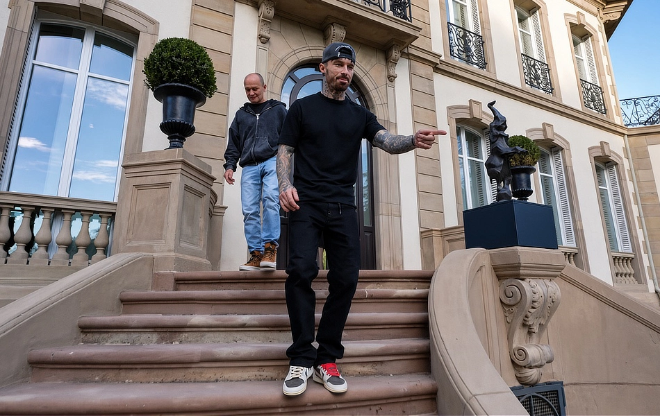 Mat Armstrong visits Bugatti HQ, France